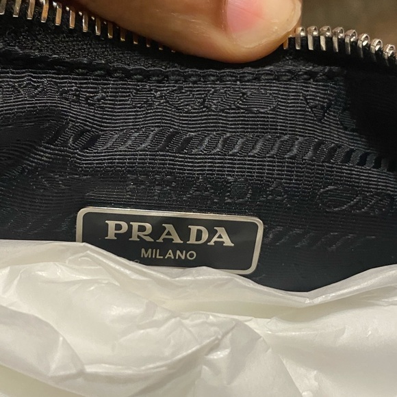 Prada Nylon re-edition bag ❤️❤️ (SOLD) ❤️❤️ - Picture 11 of 16